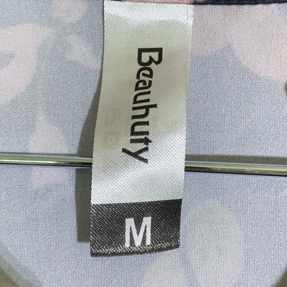 Beauhuty Medium Floral V-neck short sleeve blouse.  Worn once. - Picture 7 of 7